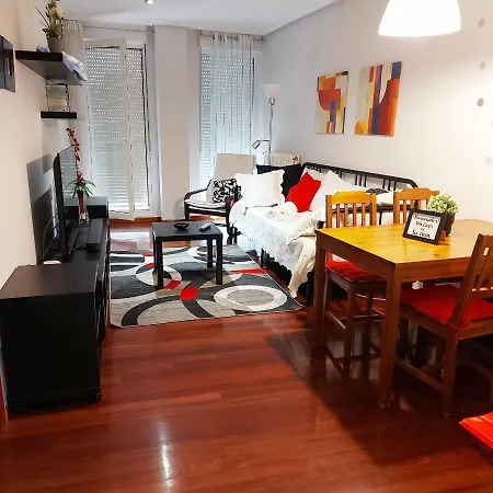 Soleado Piso Con Garaje Y Piscina A 8' Centro كاسترو أورديالس